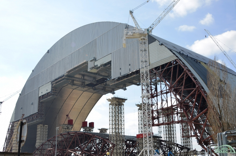 Illustration for article titled Chernobyl's Steel Radiation Shield Is the Biggest Moving Structure Ever